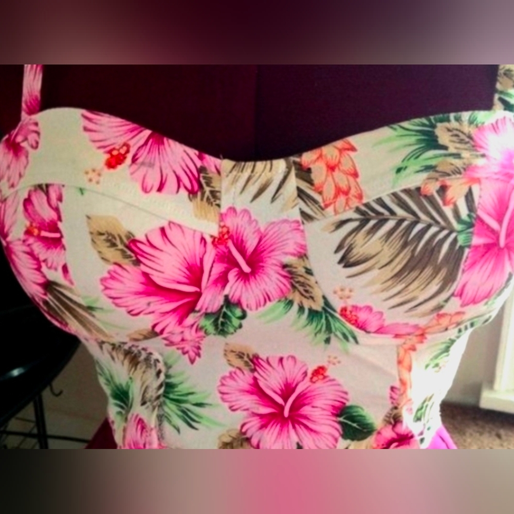 Y2K Medium Bustier Hawaiian Y2K  Hot Pink & Cream Metal Zip Perfect Condition.